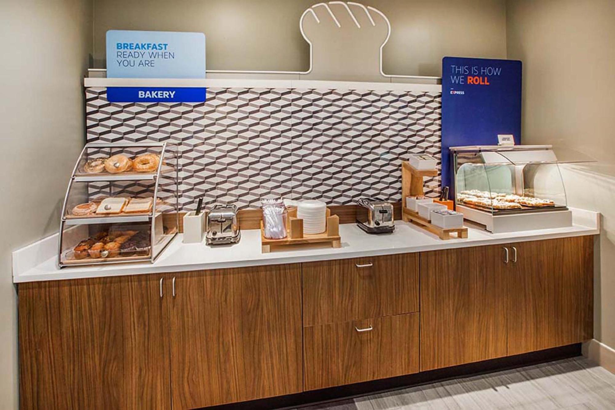 Holiday Inn Express Hotel & Suites Detroit-Utica By Ihg Eksteriør bilde