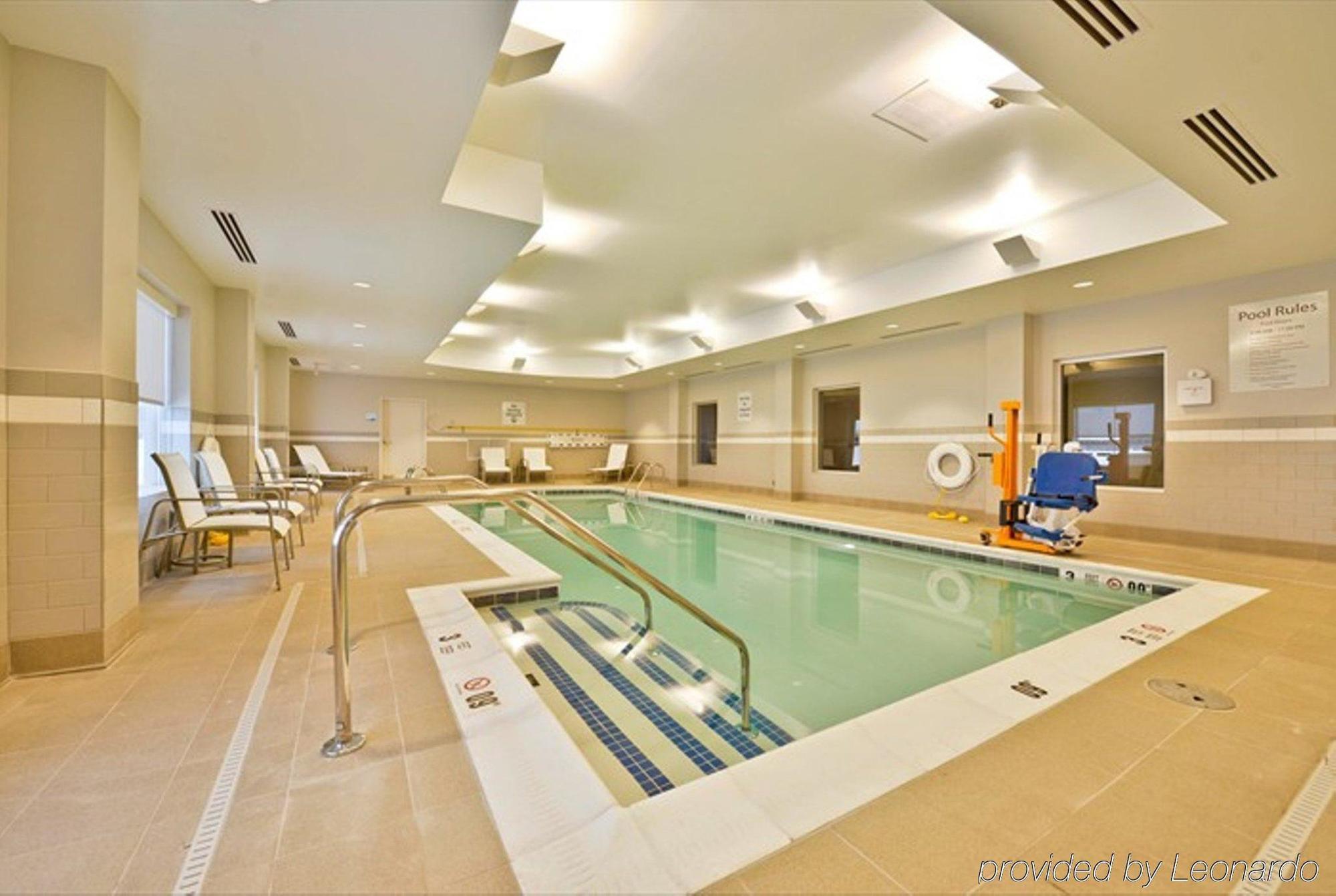 Holiday Inn Express Hotel & Suites Detroit-Utica By Ihg Eksteriør bilde