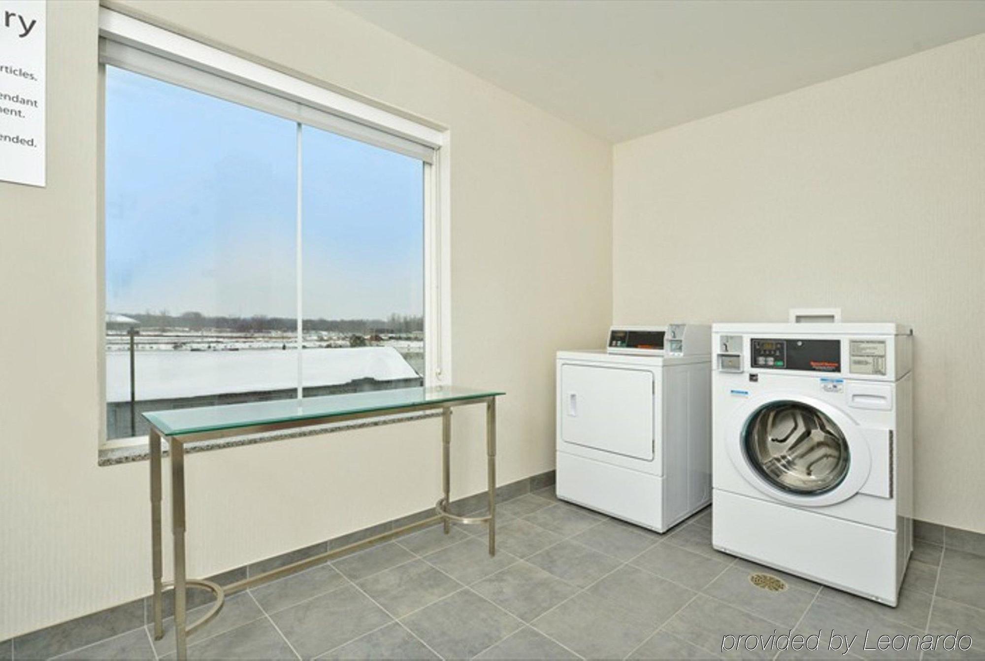 Holiday Inn Express Hotel & Suites Detroit-Utica By Ihg Eksteriør bilde
